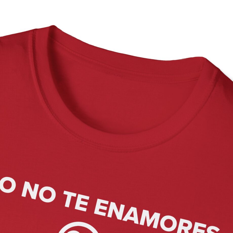 No Te Enamores Official Tour Unisex Softstyle T-shirt