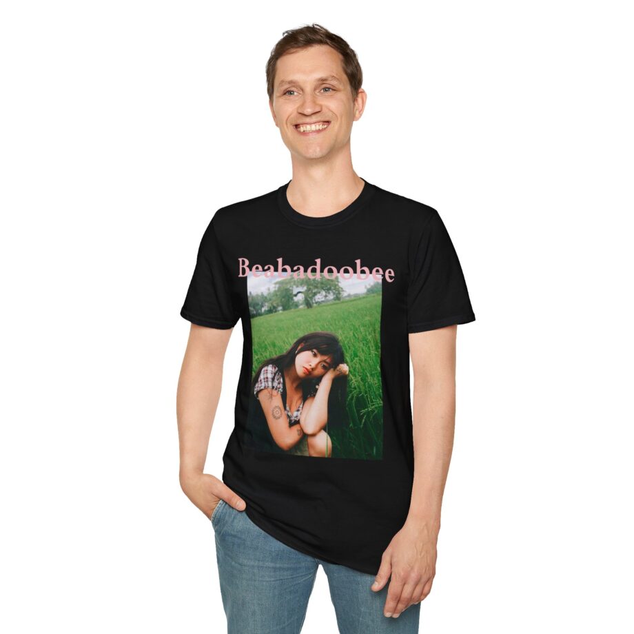 CBeabadoobee Glue Tour Unisex Softstyle T-Shirt
