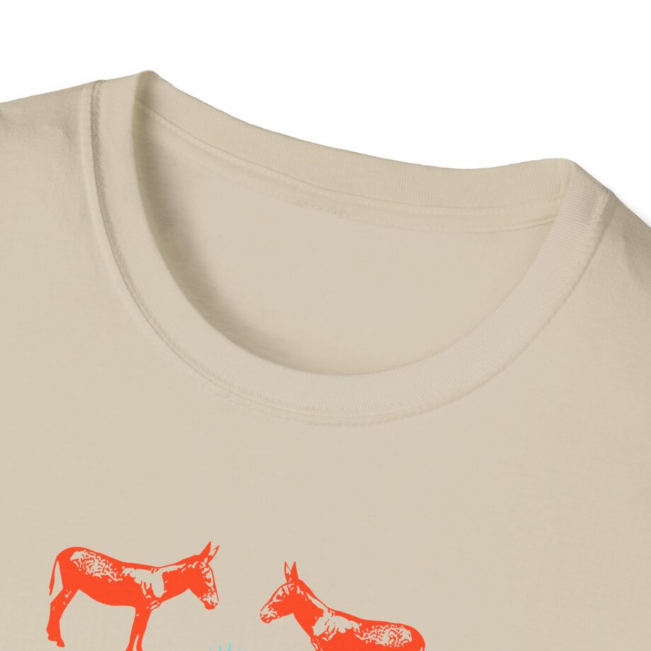 Dos Hombres Unisex Softstyle T-shirt