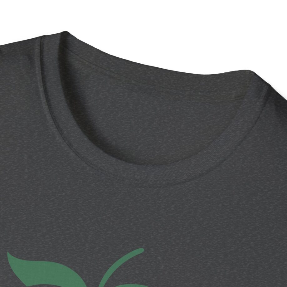 Eslabon Armado La Fresa Unisex Softstyle T-shirt